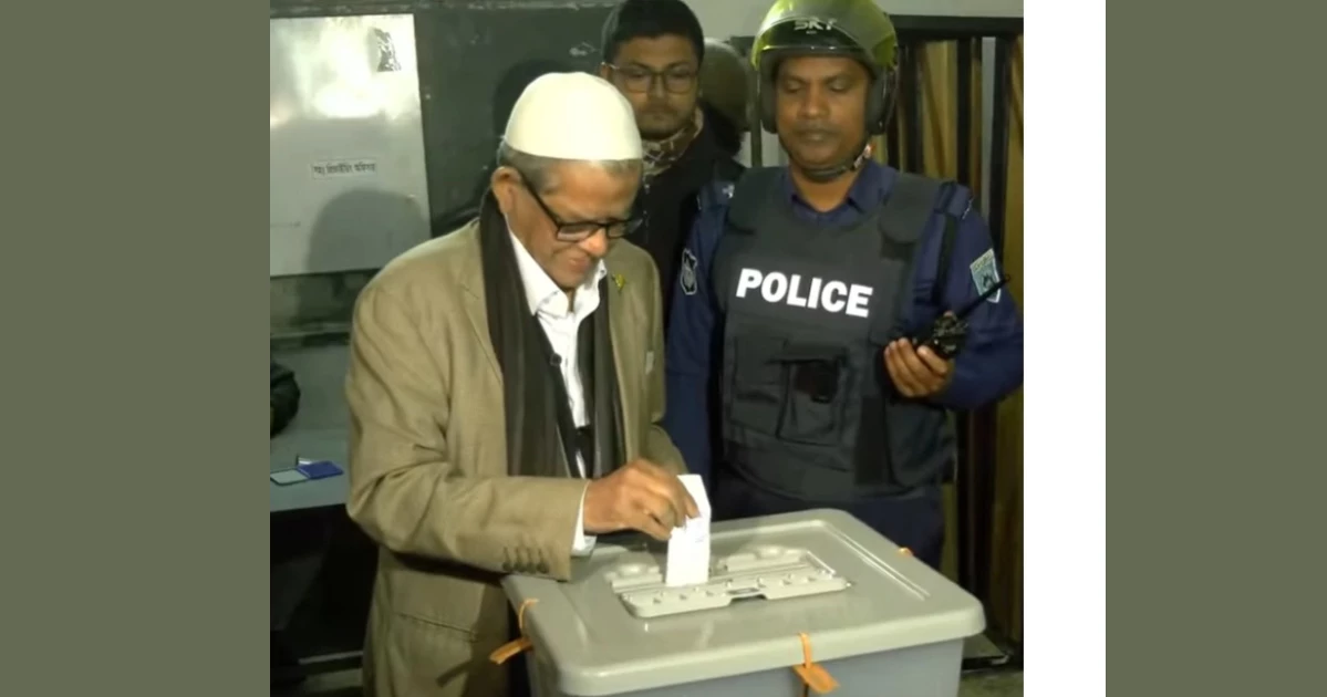 Mirza Fakhrul casts his vote