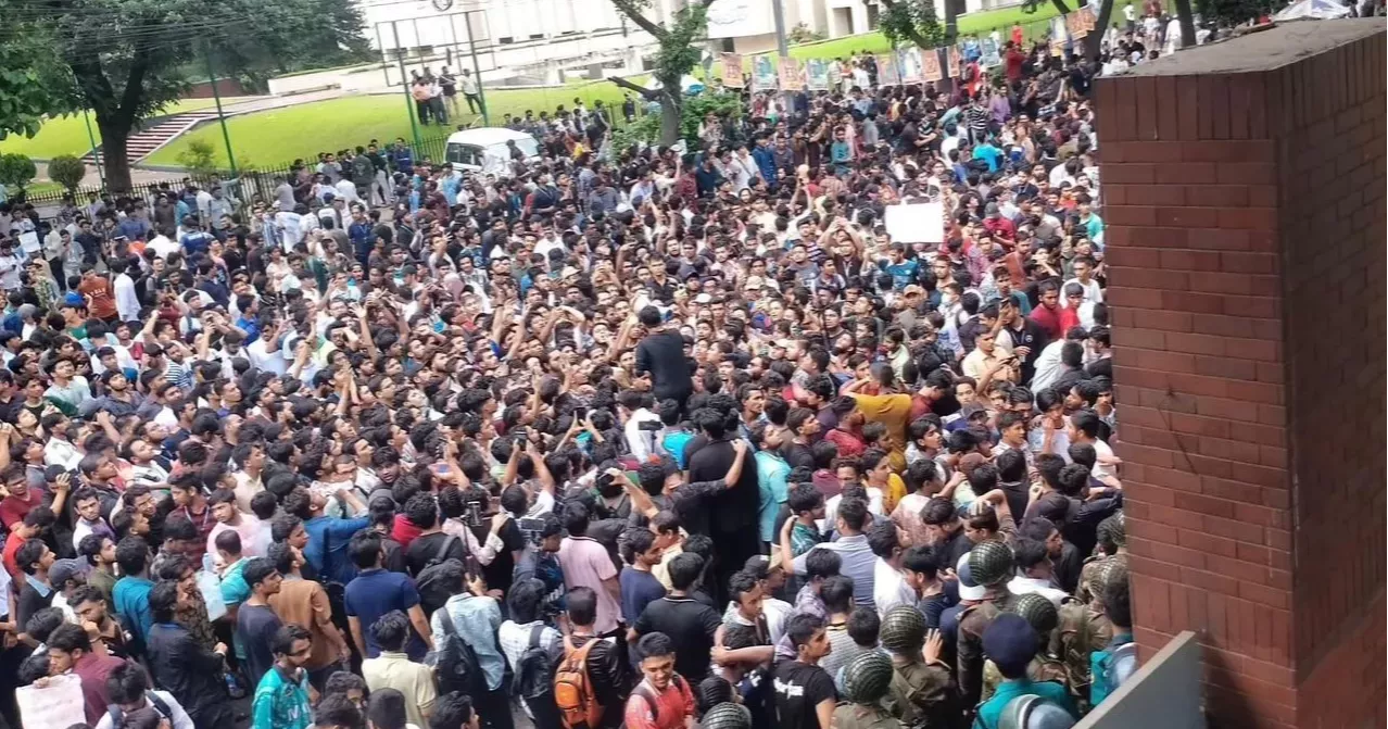Students storm Bangladesh Secretariat breaking open gate amid intense protests