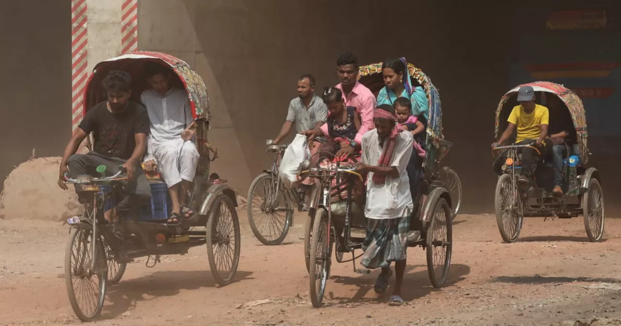 Dhaka’s air ‘unhealthy for sensitive groups’ this morning