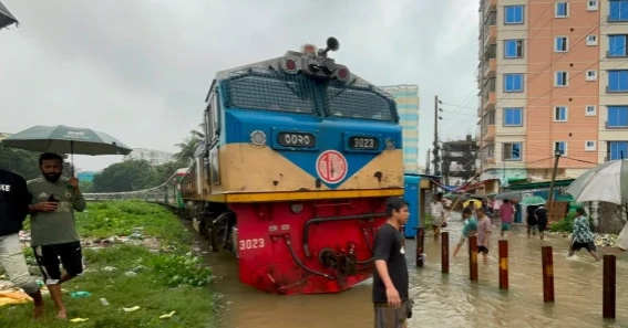 Chattogram–Cox's Bazar rail services suspended as tracks go under floodwater