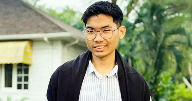 DUCSU member forces outsiders to hold ears for playing on DU field