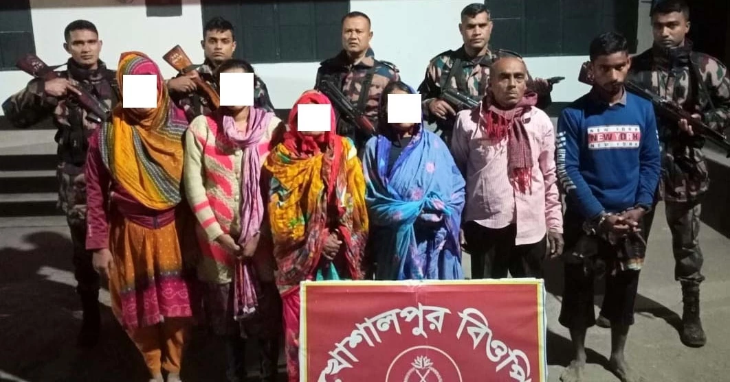 BGB detains 7 people along Jhenaidah border