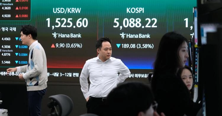 Oil holds above $100 as Wall Street rebounds amid US-Iran strikes