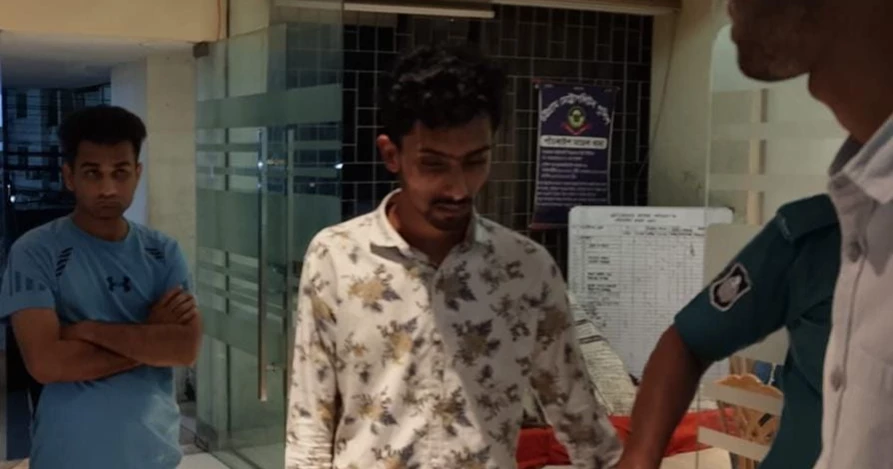 Cleaner arrested for allegedly filming woman in Ctg Cineplex washroom