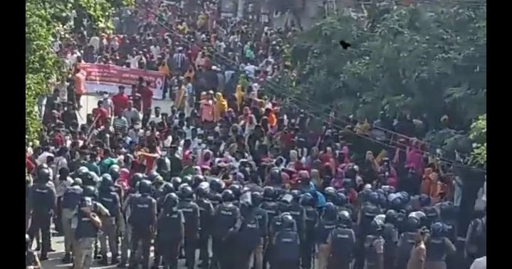 Uttara garment workers block Dhaka-Mymensingh highway  for wage hike