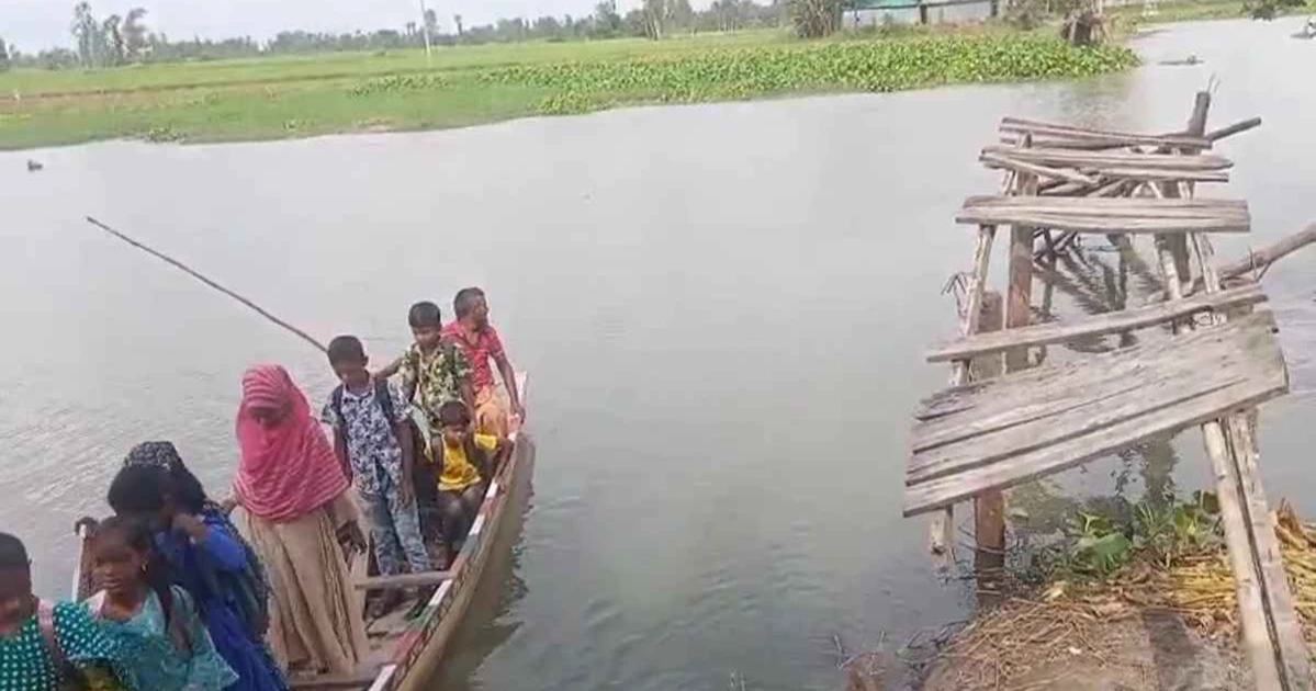 Thousands suffer as wooden bridge collapses in Rangpur