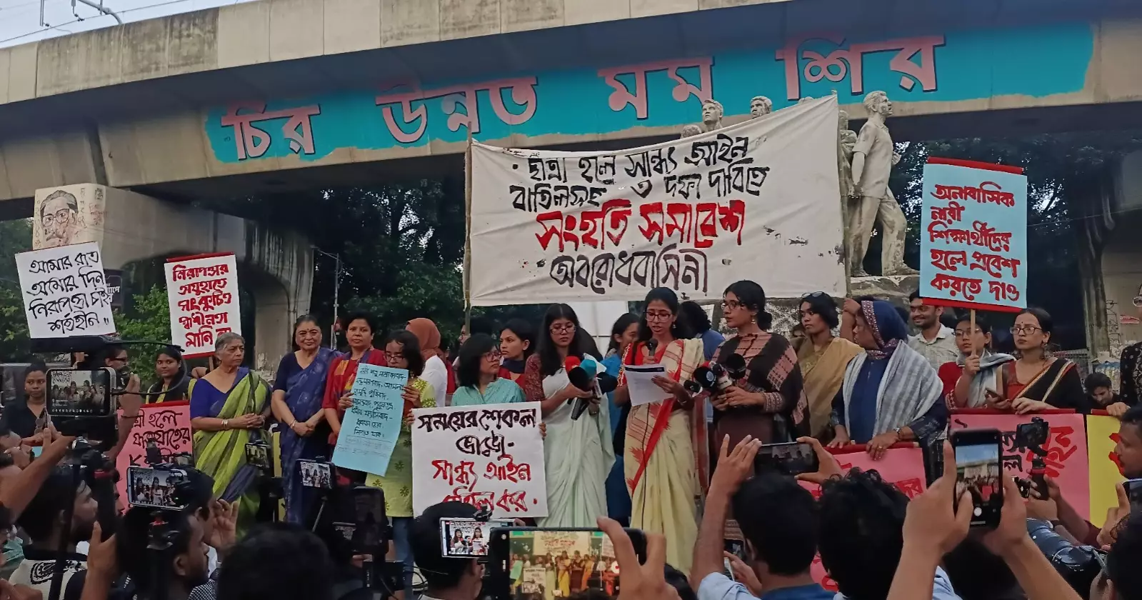 DU students hold solidarity rally, demand abolition of ‘curfew law’