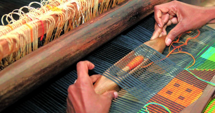 Govt working to revive handloom tradition: State Minister