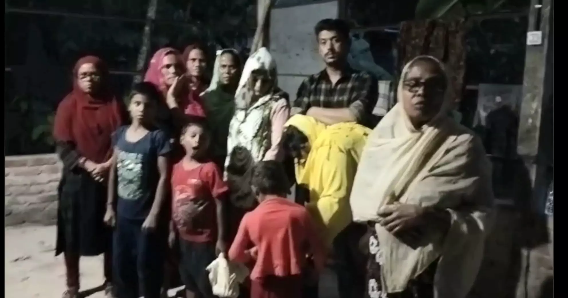 BSF pushes in 11 through border into Feni