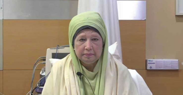 Pak PM wishes quick recovery of Khaleda, describes her a towering figure