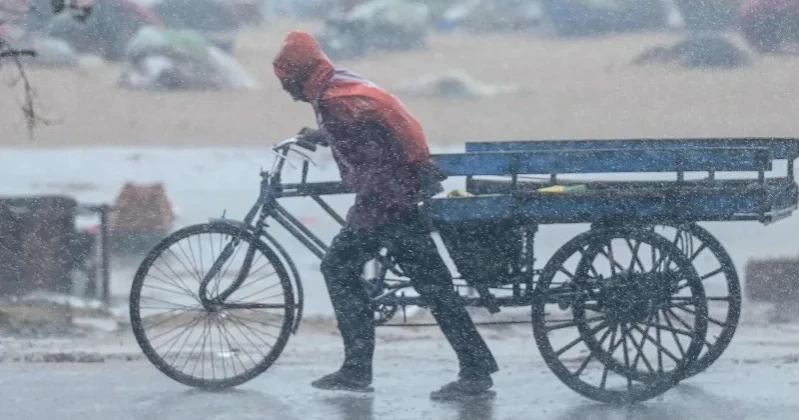 India evacuates tens of thousands as Cyclone Montha intensifies