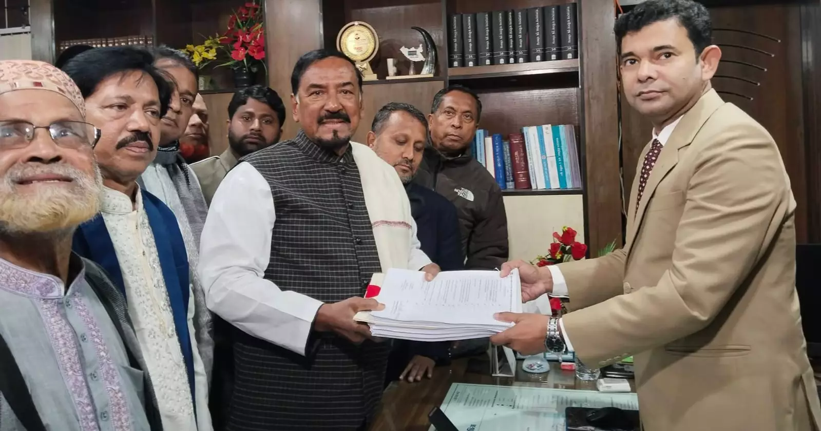 Major Hafiz, four others file nominations for 3 constituencies in Bhola 