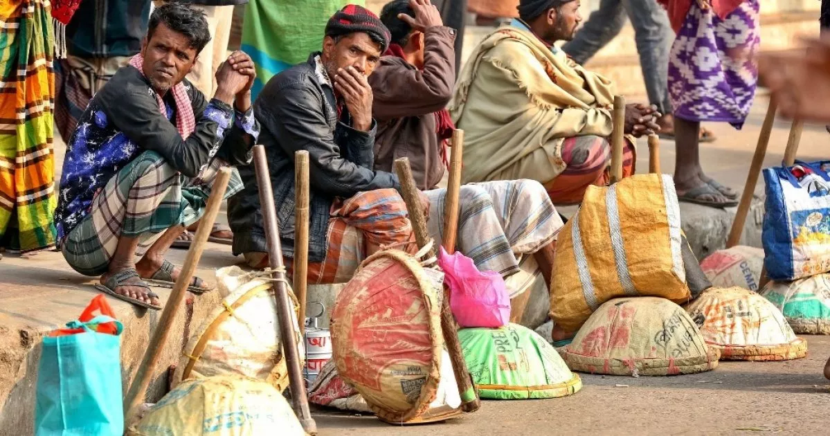 Informal workers battle soaring inflation in Bangladesh