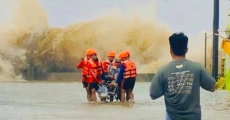 Typhoon hits northern Philippines, hampering disaster relief after quake and storms