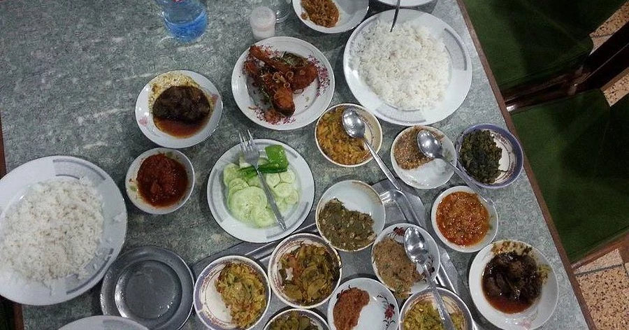 Tk 10,000-cr food industry  expands in Bangladesh; are our meals safe?