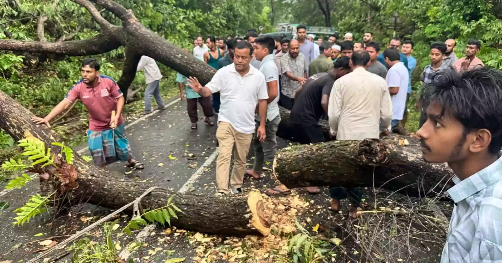 Nor’wester lashes Khagrachhari; road links to Dhaka, Chattogram cut off