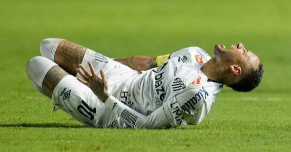 Neymar suffers fresh injury setback
