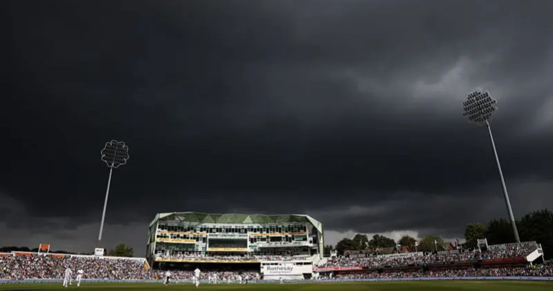 Rain stops play as Pakistan struggle at 23-2 against England