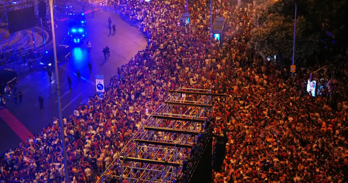 Spain's World Cup champions return home to royal welcome, Madrid parade