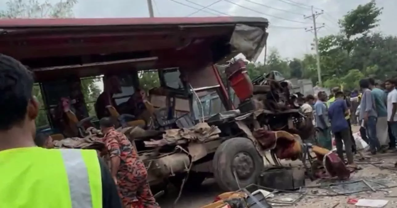 Collision between 2 buses leaves 2 dead in Sylhet
