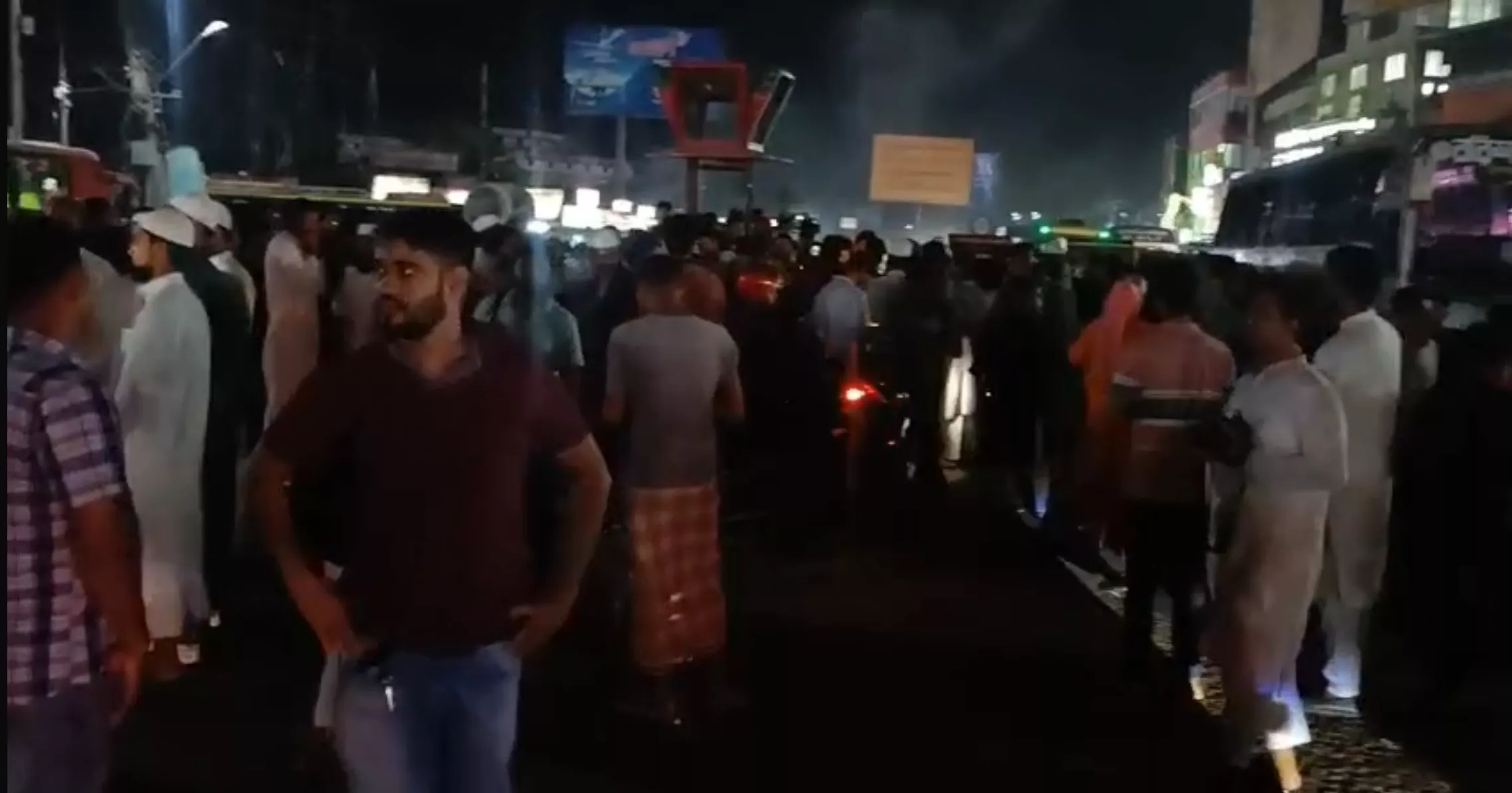 Protesters block highways in Barishal demanding ban on Awami League