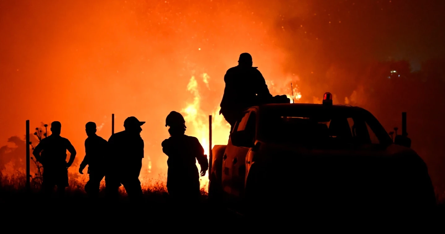 Hundreds of firefighters battle Portugal blaze; Greece issues toxic smoke alert