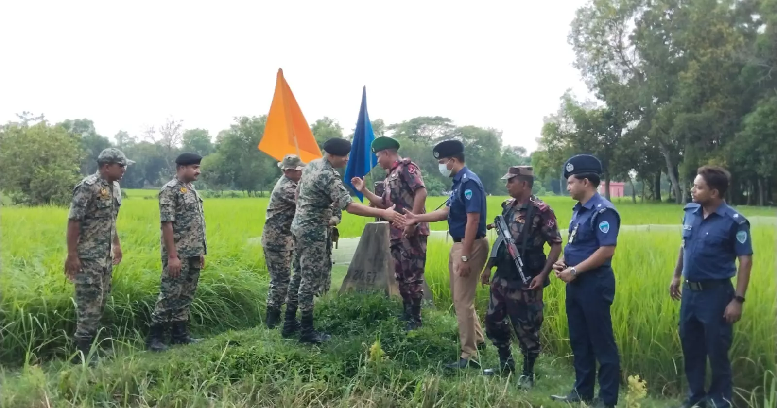 BSF hands over two Bangladesh policemen to BGB