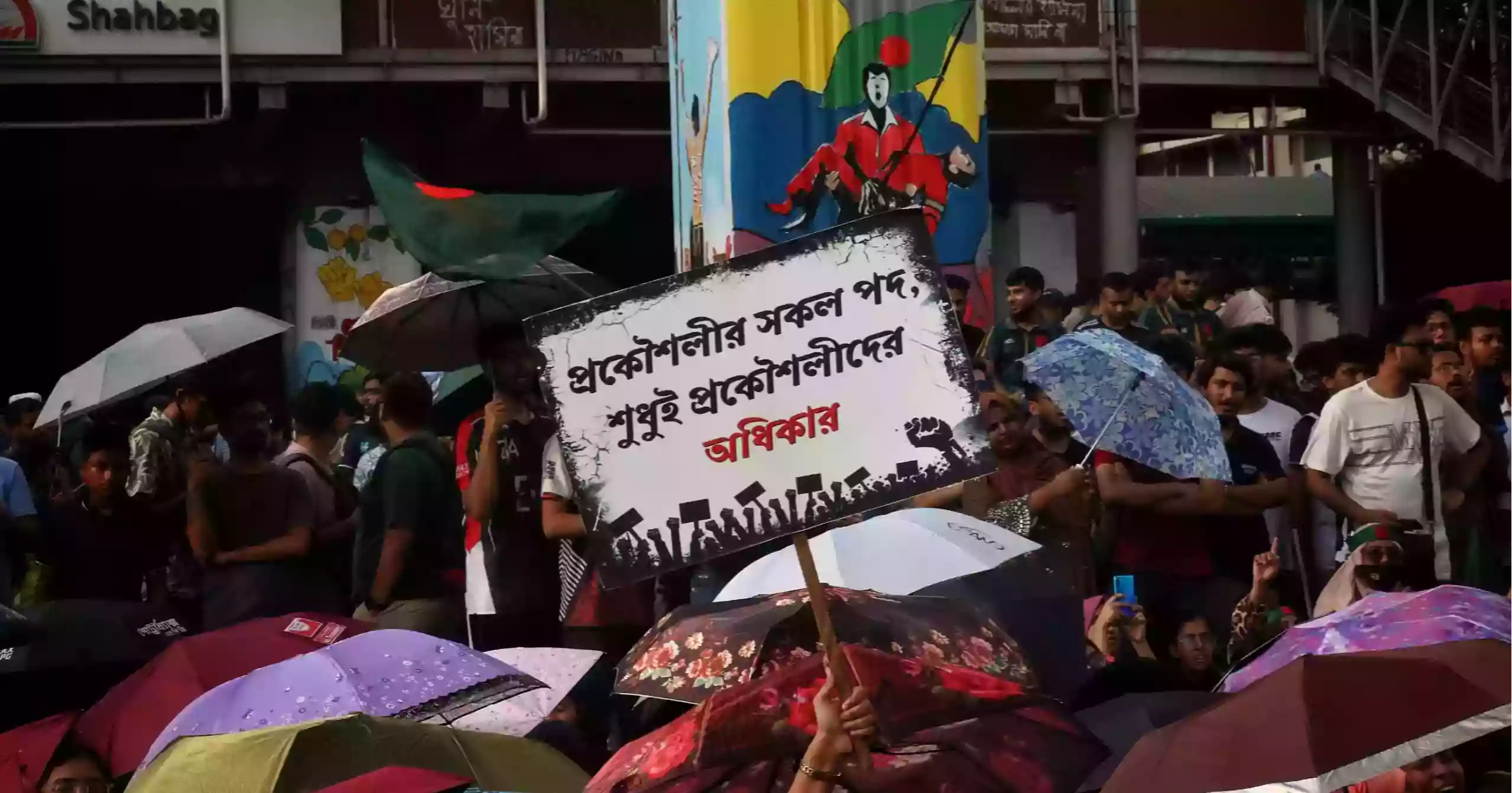 Engineering students continue blockade at Shahbagh despite police action