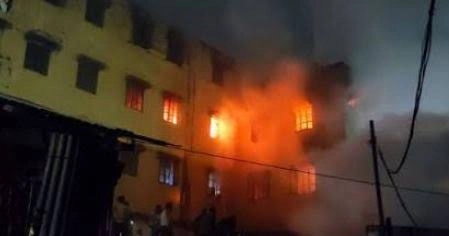 Fire breaks out at high-rise building in capital’s Banani