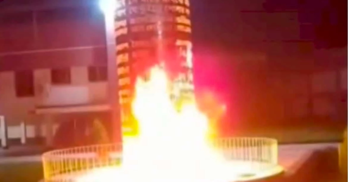 Miscreants set fire to July Memorial in Kushtia, chanting ‘Joy Bangla’