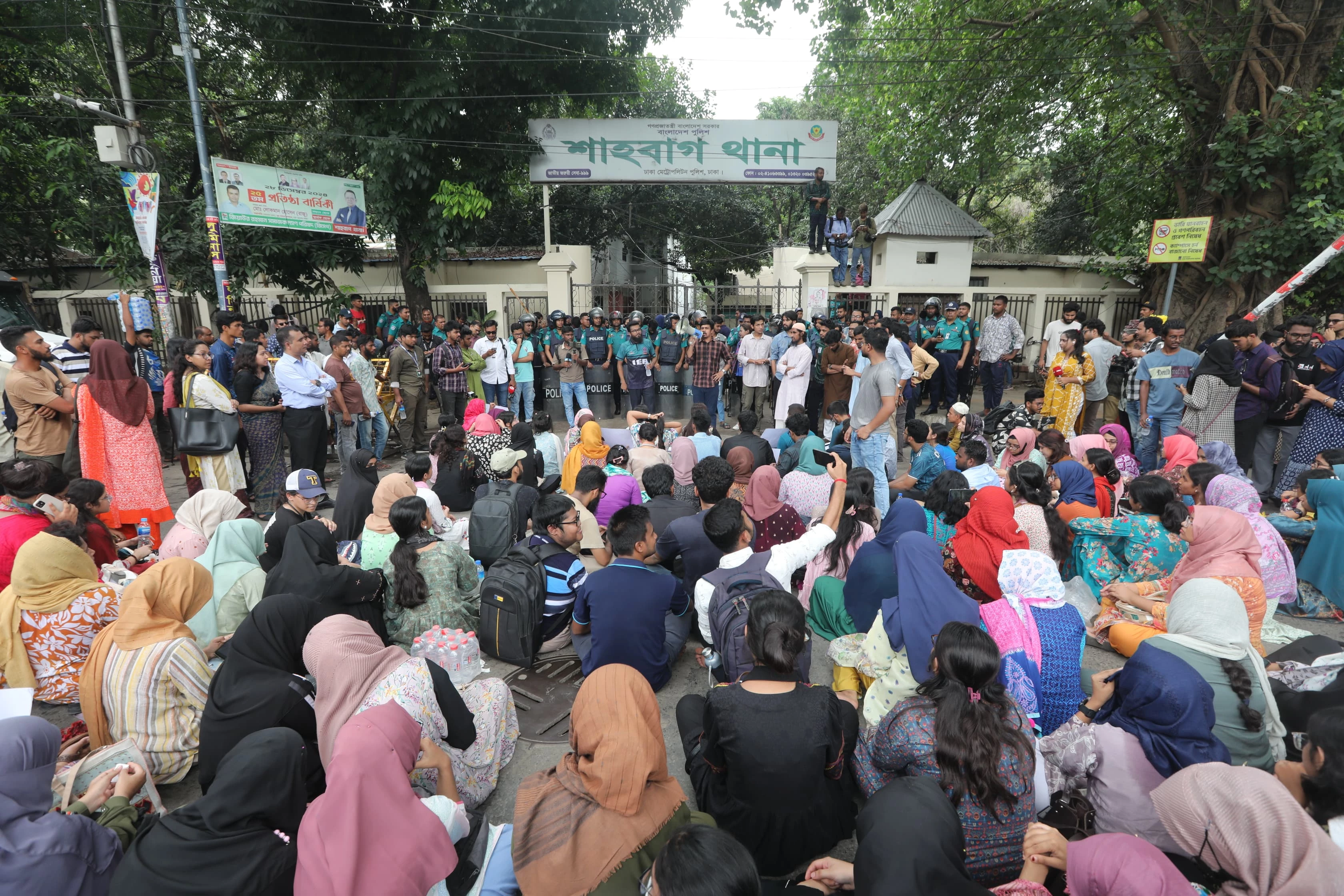 DU students again besiege Shahbagh police station demanding justice for Shammo