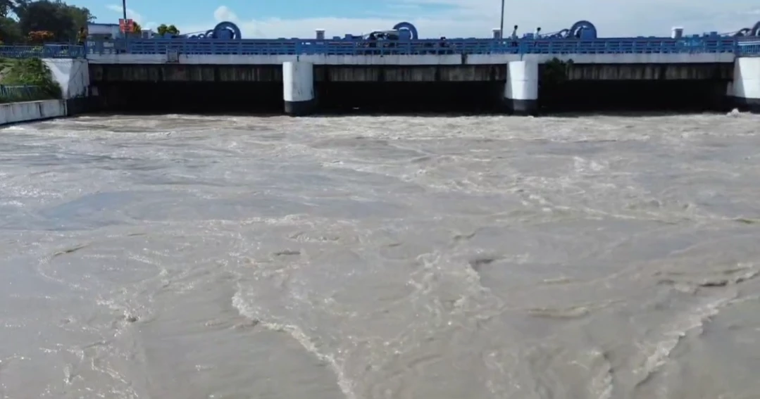 Teesta falls below danger level in Lalmonirhat; fresh flood threat looms