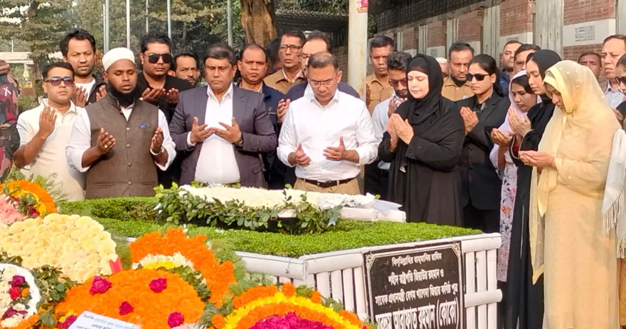 Tarique visits Koko’s grave, attends milad mahfil on his death anniversary