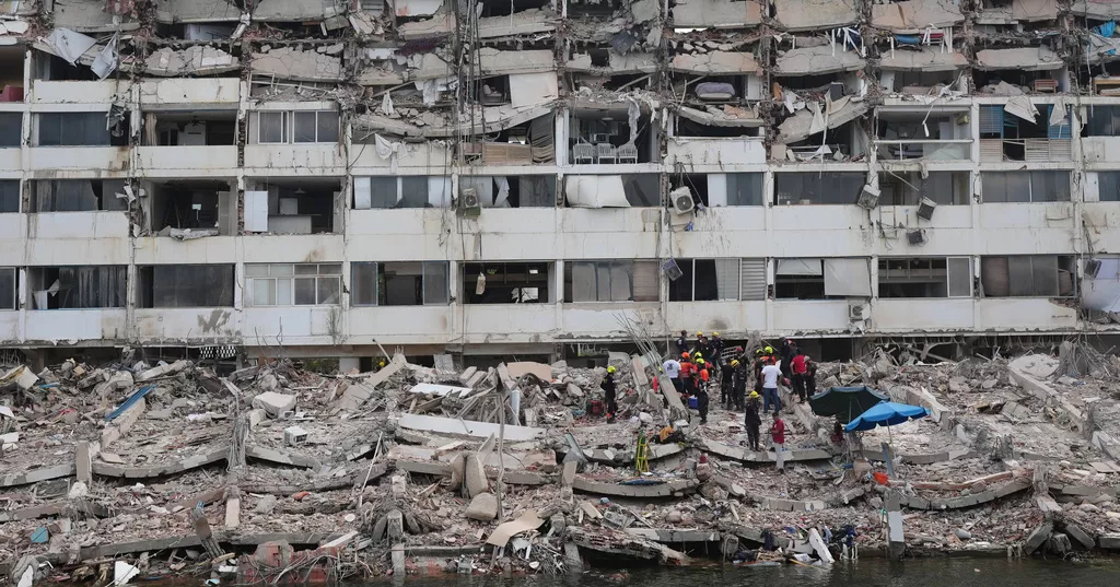 Aftershock shakes Venezuela quake zone as rescuers race against time