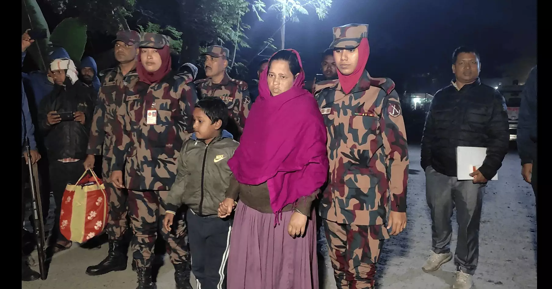 BGB hands over pregnant Sonali Khatun to BSF through Sonamashjid border