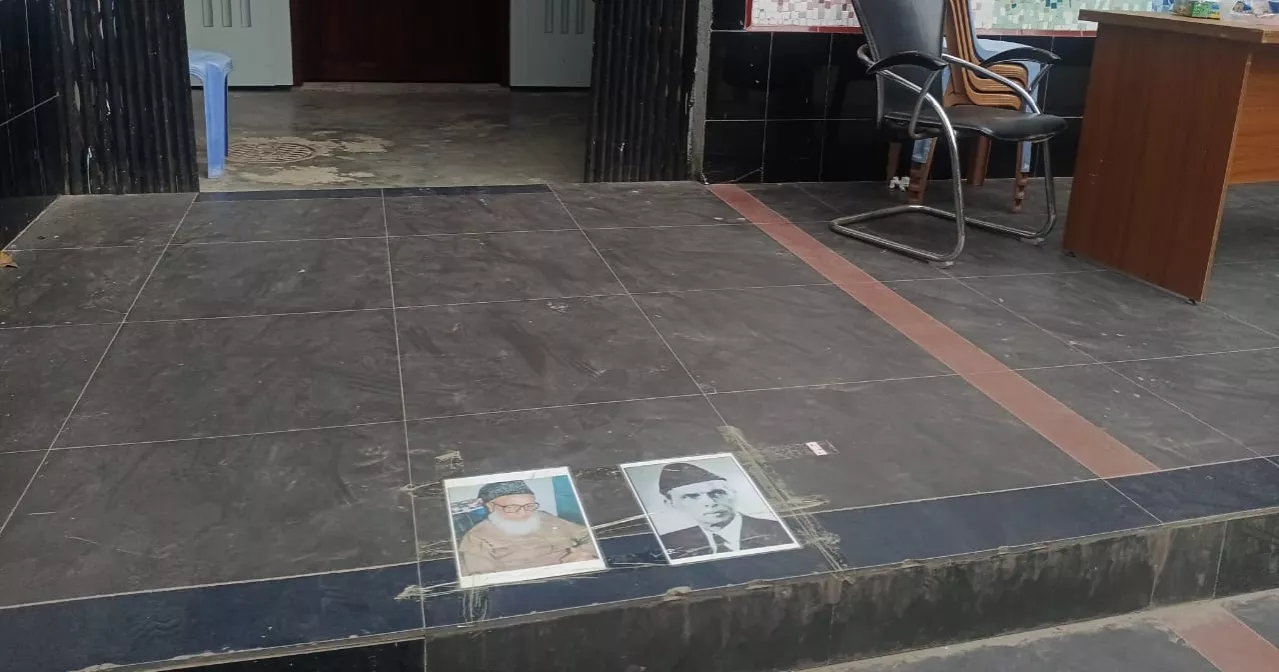 Jinnah-Ghulam Azam photos pasted outside DUCSU to trample over
