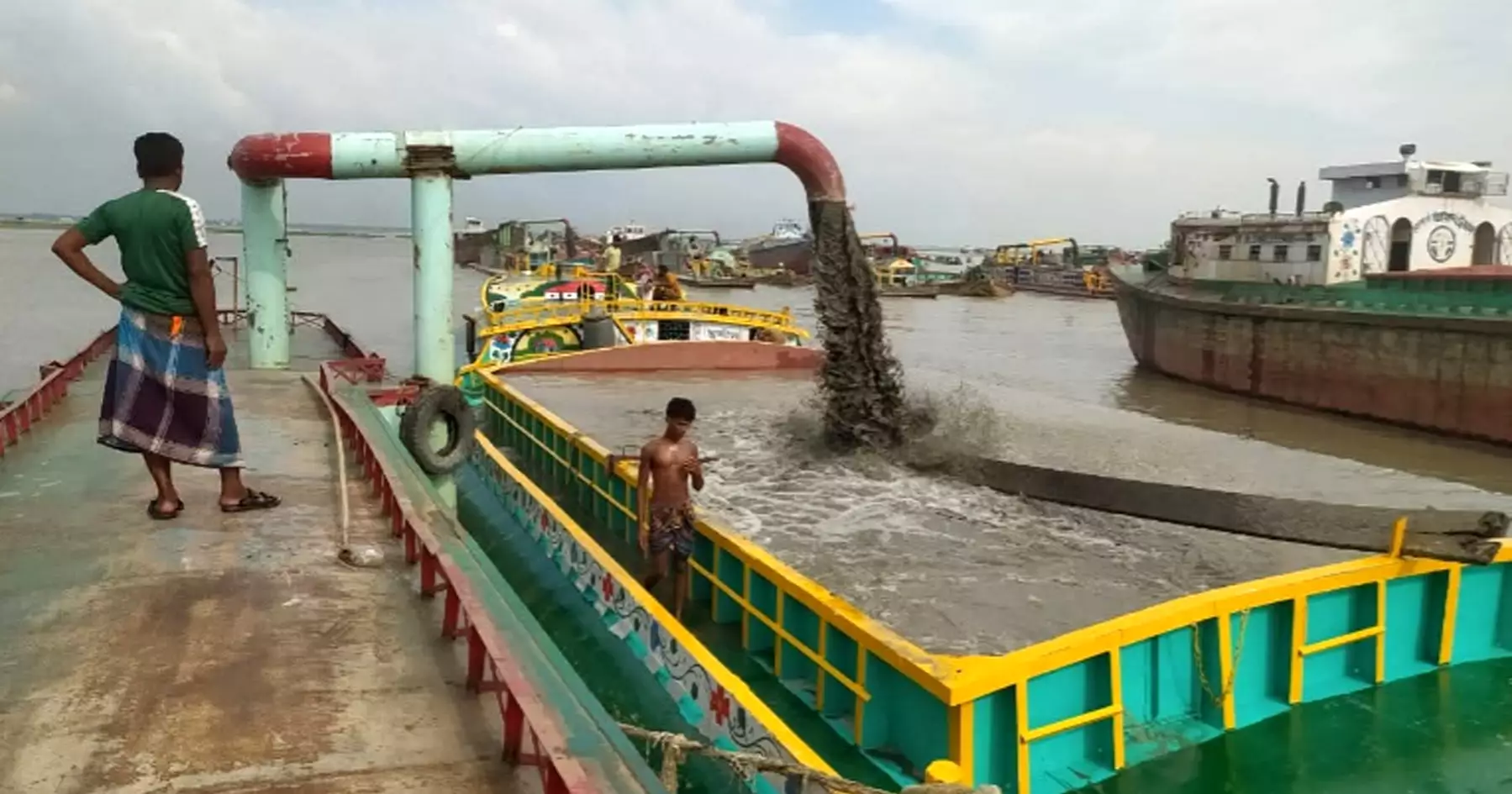 Sand lifting from Meghna riverbanks threatens embankment, irrigation project in Chandpur