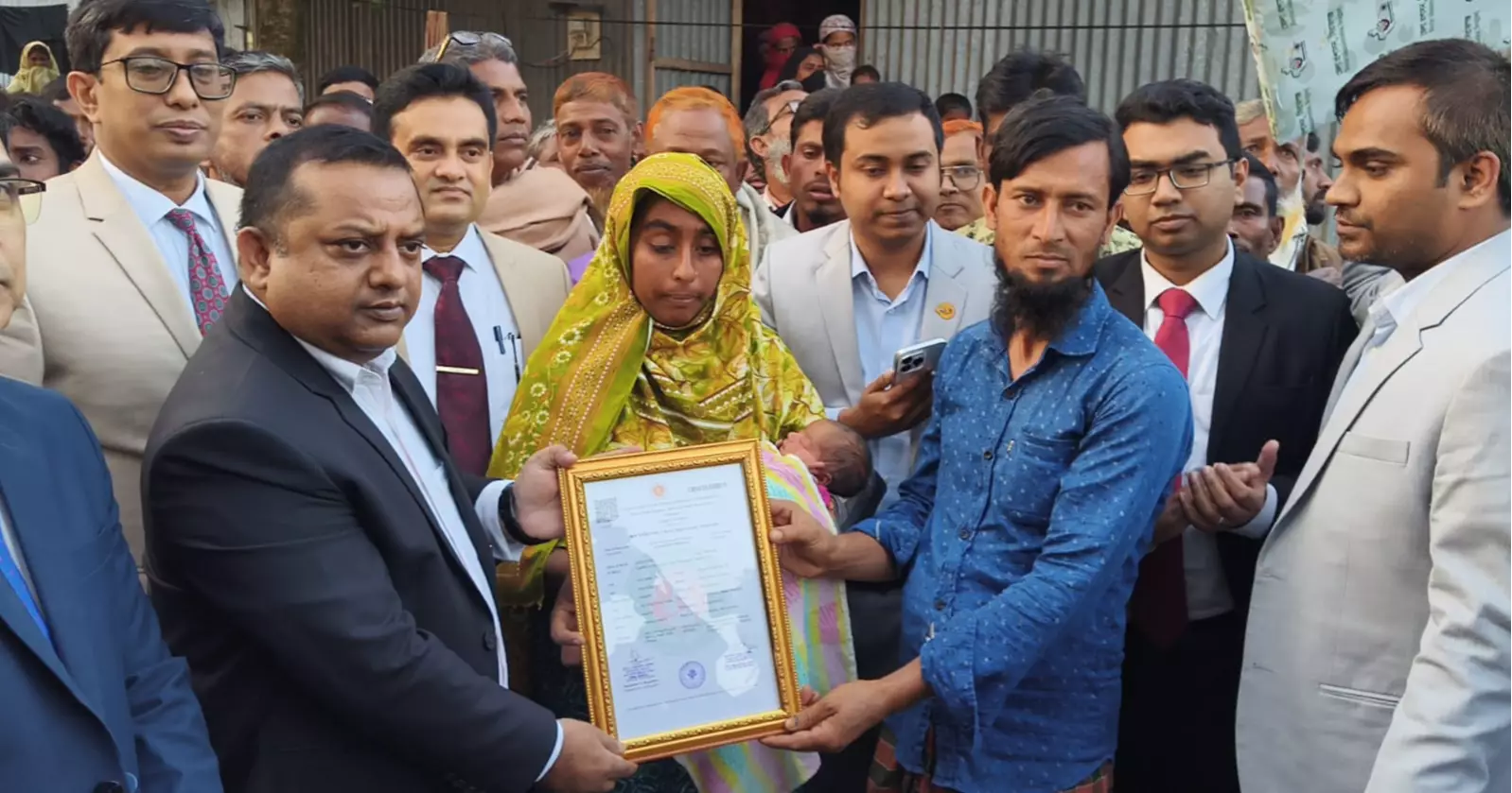 Child born at polling station in Sirajganj named after Khaleda Zia