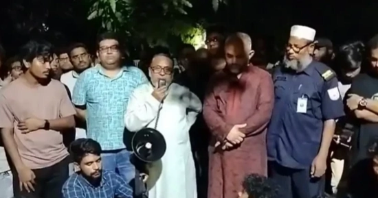 Khulna University students stage protest over assault on a teacher