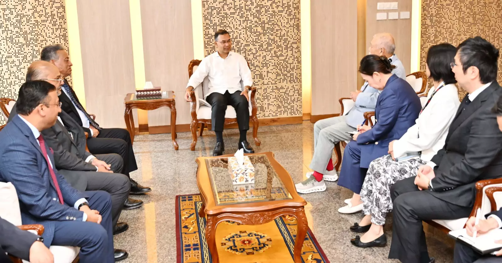 PM urges Japanese envoy to help ensure safe, dignified Rohingya repatriation