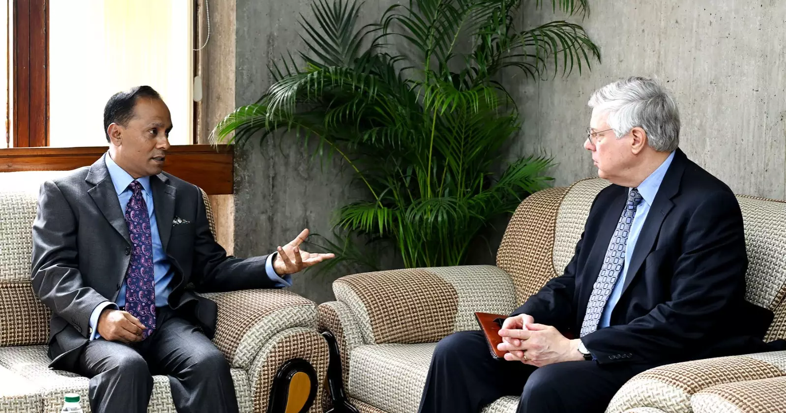 IFES team meets Deputy Speaker to discuss introduction of e-parliament