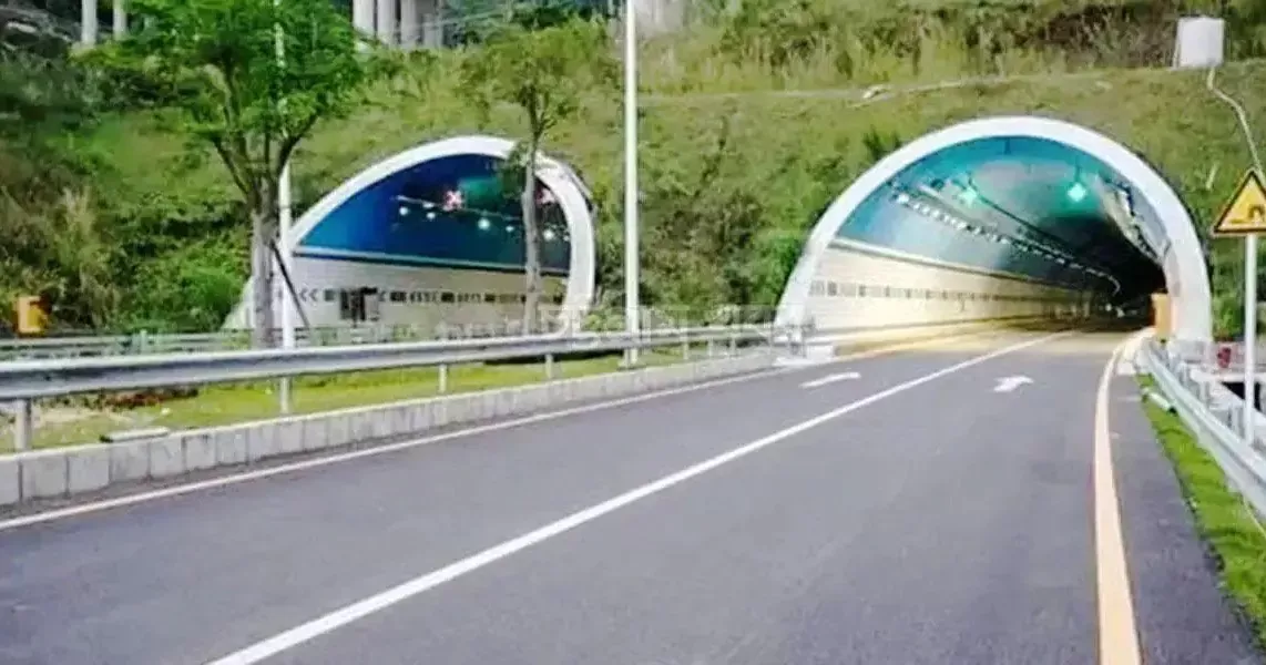 15 injured as bus overturns inside Karnaphuli Tunnel