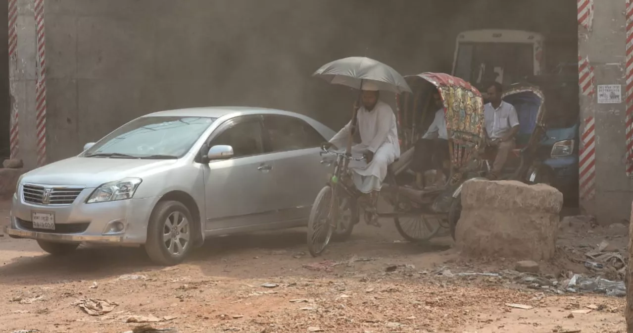 Dhaka’s air ‘unhealthy for sensitive groups’ this morning