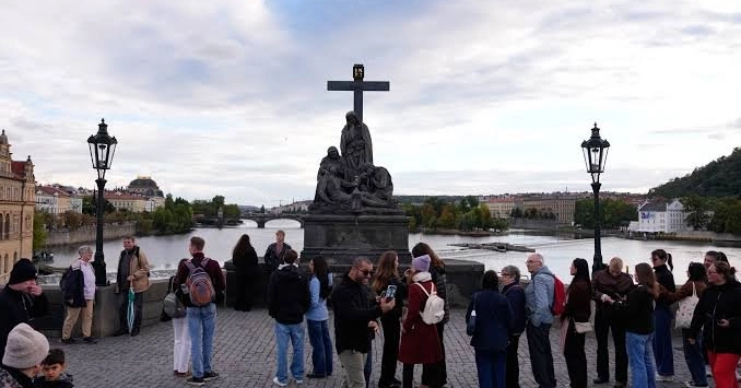 Depeche Mode fans flock to Prague bridge to recreate iconic band photo