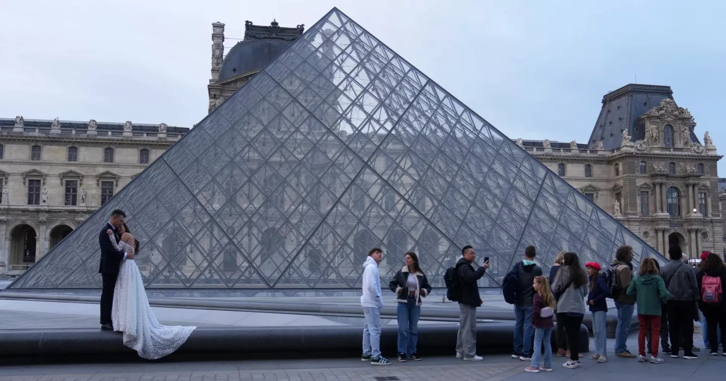 Suspects arrested over Louvre crown jewels heist