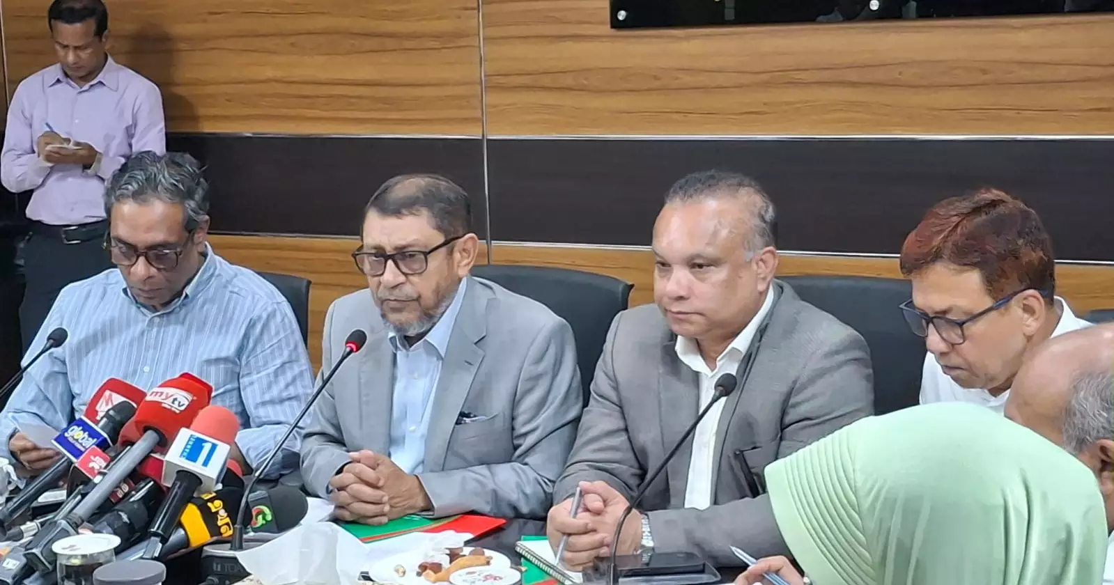 Govt orders private hospitals to reserve 10pc beds for free dengue treatment