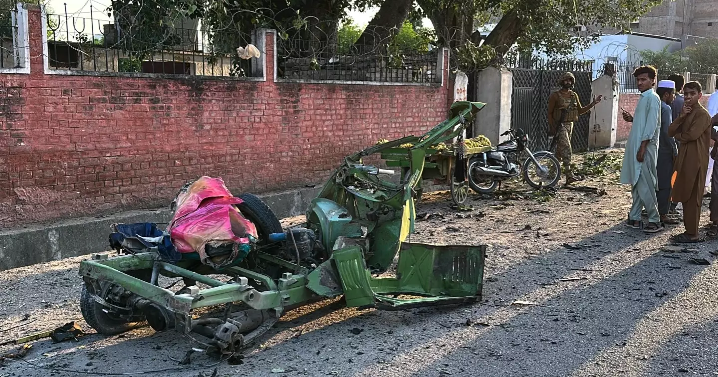 Pakistan mosque bombing kills 21, injures 80
