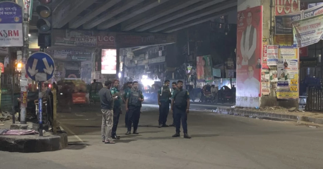 Crude bomb thrown from flyover in Mouchak