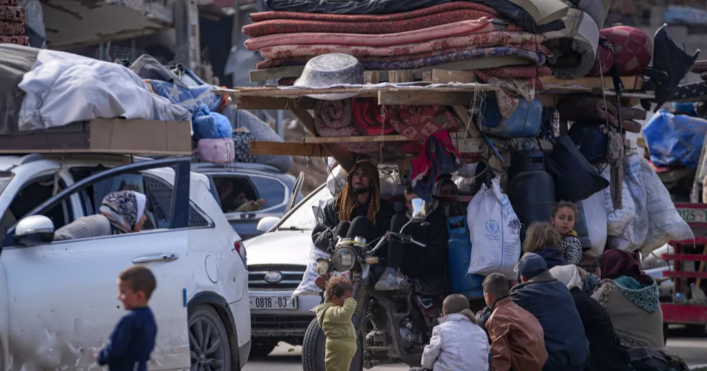 Israel bars thousands of Palestinians from northern Gaza over ceasefire dispute