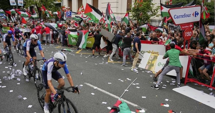 Anti-Israel protests turn Spanish Vuelta cycling race into diplomatic flashpoint